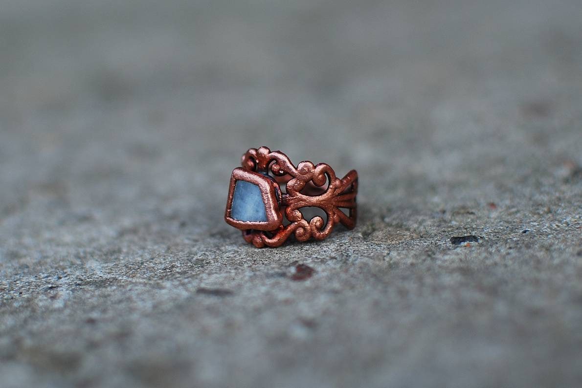 Magia Księżyca – Miedziany Pierścionek z Kamieniem Księżycowym Rozmiar 16 Magia Księżyca – Miedziany Pierścionek z Kamieniem Księżycowym Rozmiar 16