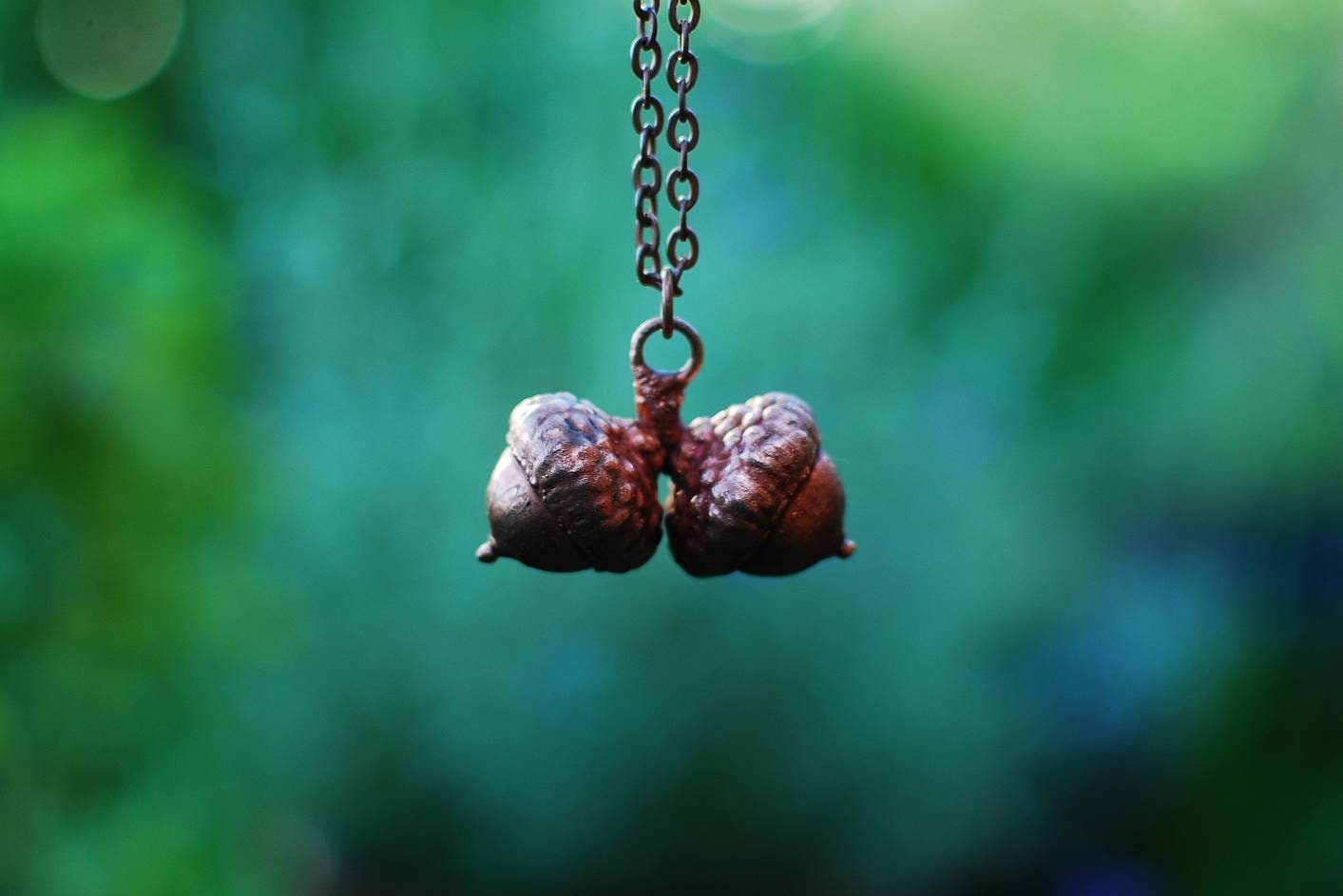 Dary Dębu: Prawdziwy Podwójny Żołędź w Miedzi – Amulet Siły, Potencjału i Wzrostu