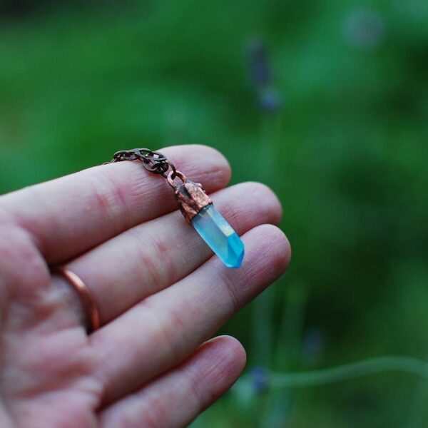 Gwiezdny Pył i Ocean: Surowy Aqua Aura Kwarc w Miedzi – Amulet Wysokich Wibracji i Anielskiej Komunikacji Gwiezdny Pył i Ocean: Surowy Aqua Aura Kwarc w Miedzi – Amulet Wysokich Wibracji i Anielskiej Komunikacji