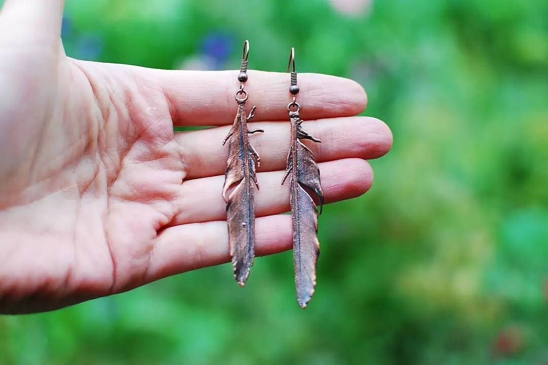 Leśny Amulet Wolności - Miedziane Kolczyki Pióra