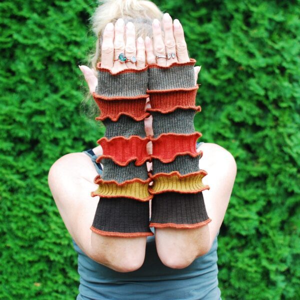 Smak Cynamonu: Elfie Mitenki w Brązach i Oranżu – Wełniane Ocieplacze z Nutą Ochry Smak Cynamonu: Elfie Mitenki w Brązach i Oranżu – Wełniane Ocieplacze z Nutą Ochry